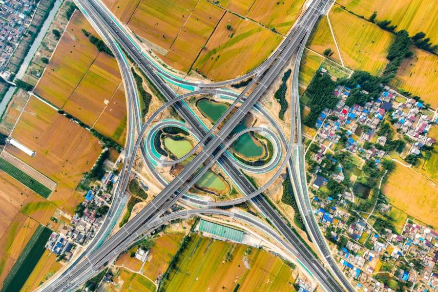 安徽建工自主投資建設的徐淮阜高速。安徽建工集團供圖