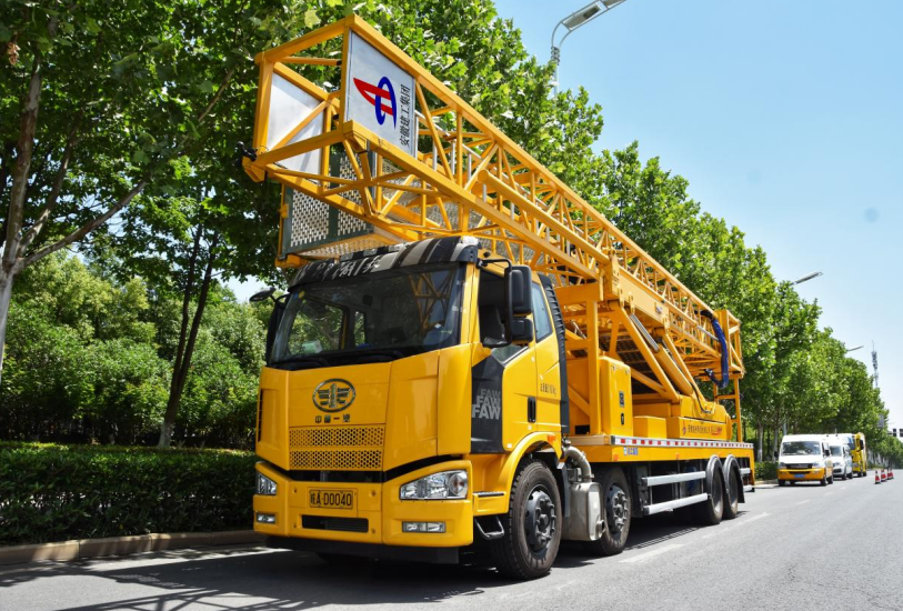 建工檢測橋檢車(chē)。